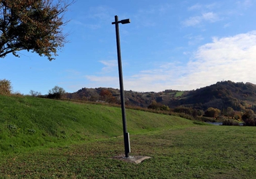 Lame Lighting Pole